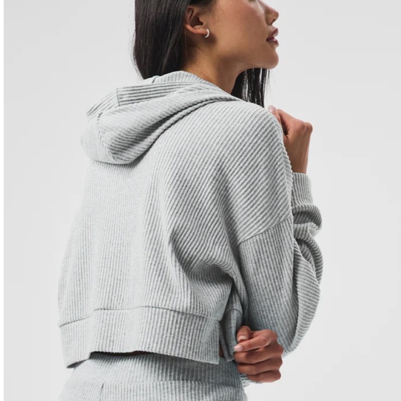 Alo Yoga Muse Hoodie, Size X-Small, Athletic Heather Grey - Picture 4 of 9